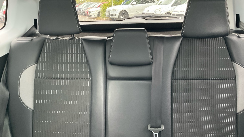Peugeot 2008 1.2 PureTech 130 Allure Premium 5dr Petrol Estate - Image 32