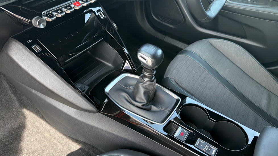 Peugeot 2008 1.2 PureTech Allure Premium+ 5dr Petrol Estate - Image 23