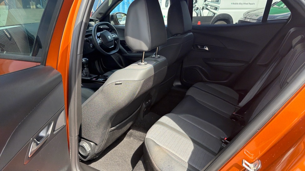 Peugeot 2008 1.2 PureTech Allure Premium+ 5dr Petrol Estate - Image 25