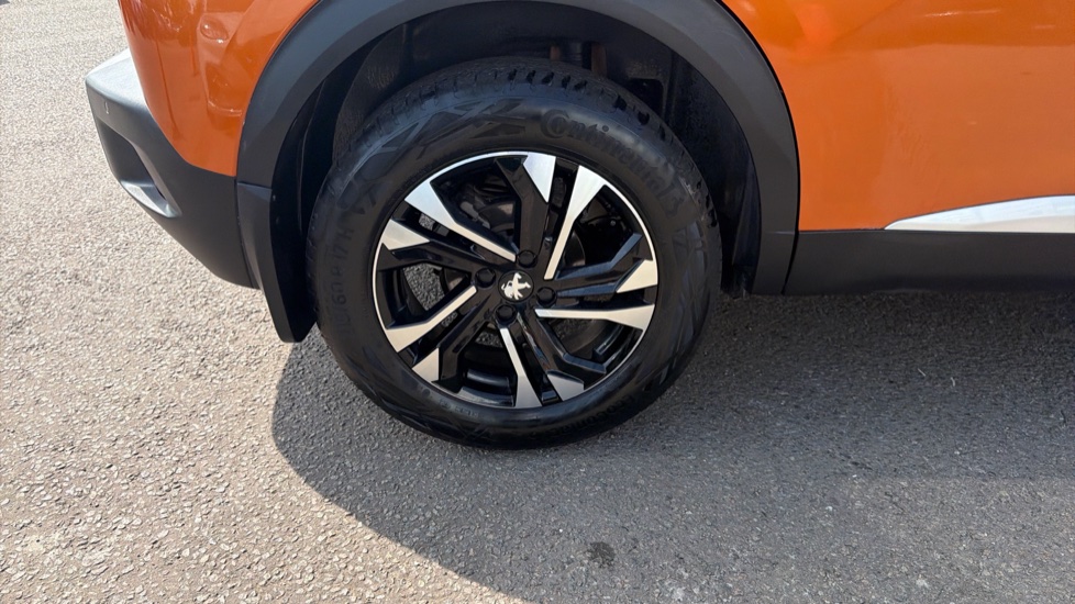 Peugeot 2008 1.2 PureTech Allure Premium+ 5dr Petrol Estate - Image 11
