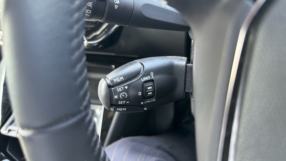 Peugeot 2008 1.2 PureTech Allure Premium+ 5dr Petrol Estate - Image 17