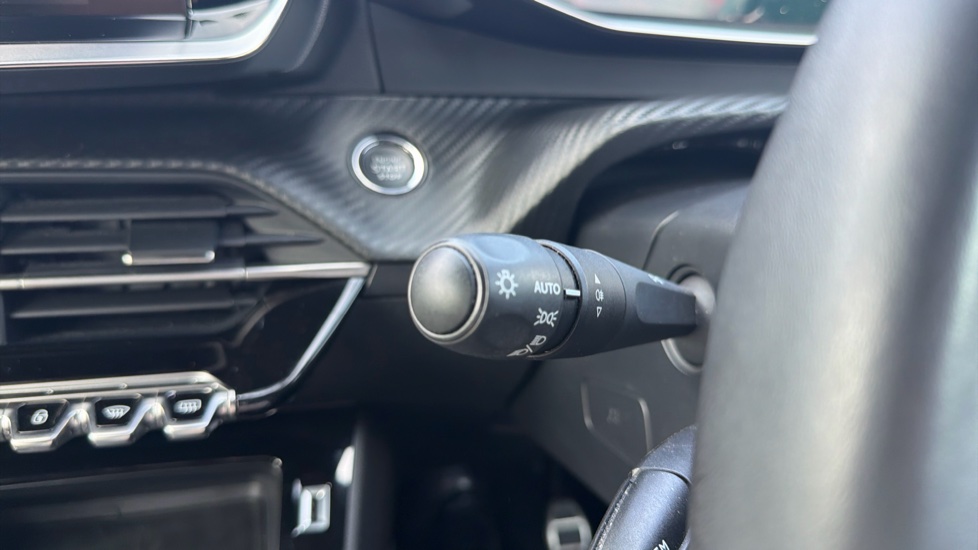 Peugeot 2008 1.2 PureTech Allure Premium+ 5dr Petrol Estate - Image 18