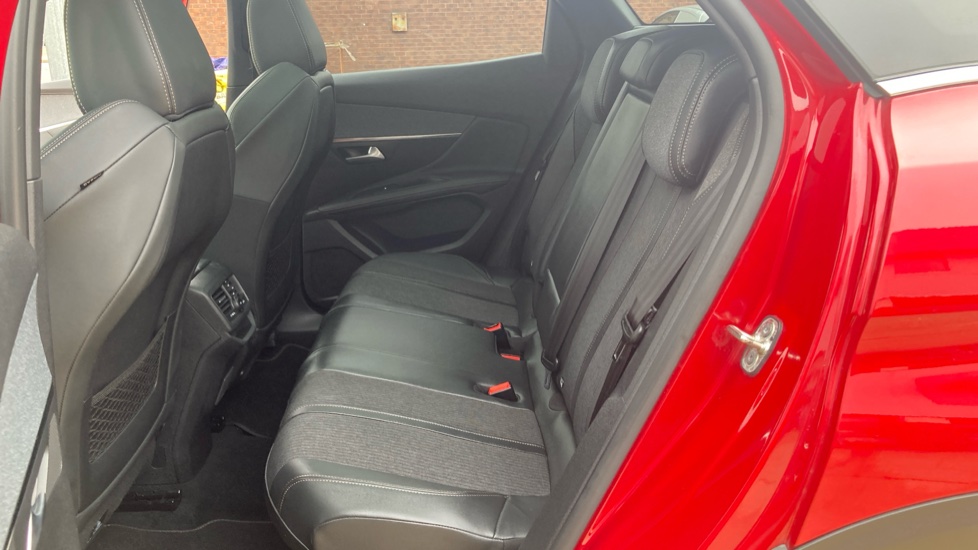 Peugeot 3008 2.0 BlueHDi 180 GT Line Premium 5dr EAT8 Diesel Estate - Image 32