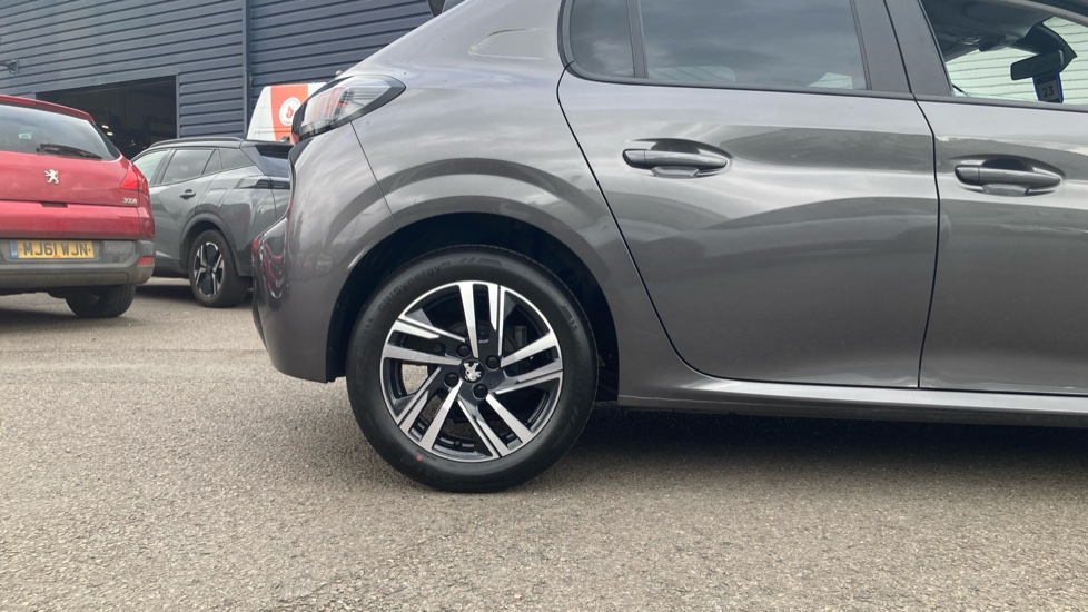 Peugeot 208 1.2 PureTech 100 Active Premium + 5dr Petrol Hatchback - Image 8