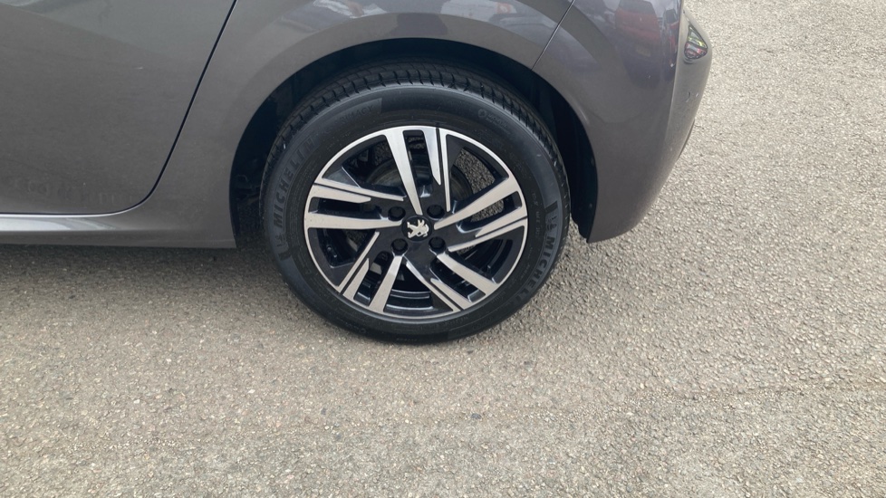 Peugeot 208 1.2 PureTech 100 Active Premium + 5dr Petrol Hatchback - Image 11