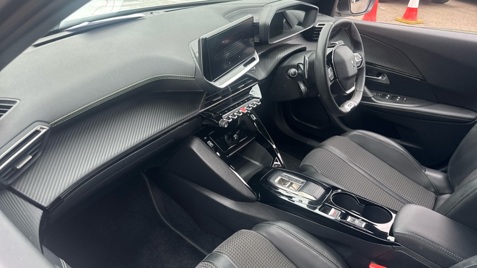Peugeot 2008 1.2 PureTech 130 GT 5dr EAT8 Petrol Estate - Image 15