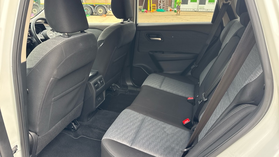 Nissan X-Trail 1.5 E-Power E-4orce 213 N-Connecta 5dr Auto Hybrid Station Wagon - Image 24