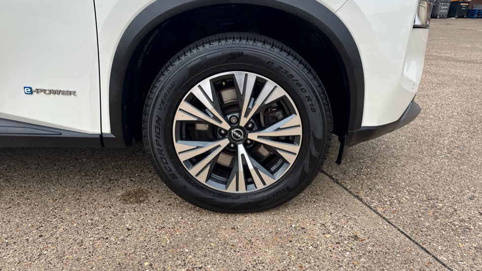 Nissan X-Trail 1.5 E-Power E-4orce 213 N-Connecta 5dr Auto Hybrid Station Wagon - Image 10