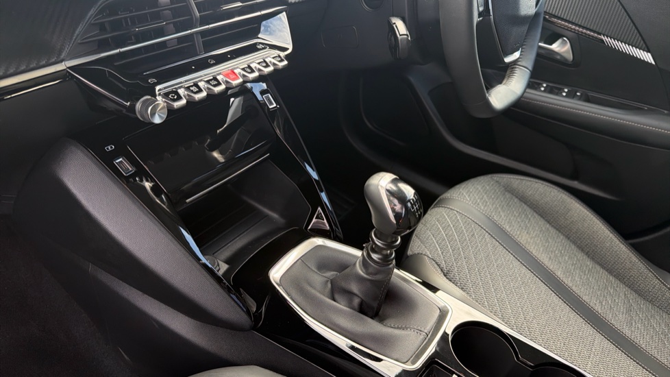Peugeot 208 1.2 PureTech 100 Allure 5dr Petrol Hatchback - Image 13