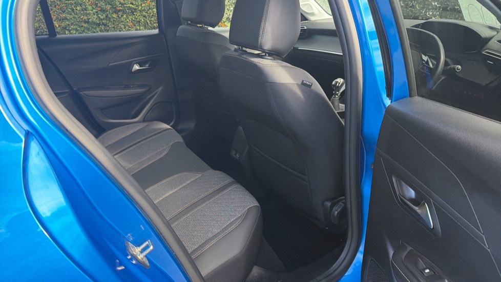 Peugeot 208 1.2 PureTech 100 Allure 5dr Petrol Hatchback - Image 16