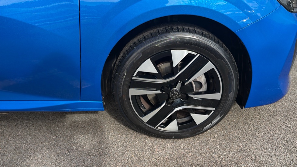 Peugeot 208 1.2 PureTech 100 Allure 5dr Petrol Hatchback - Image 24