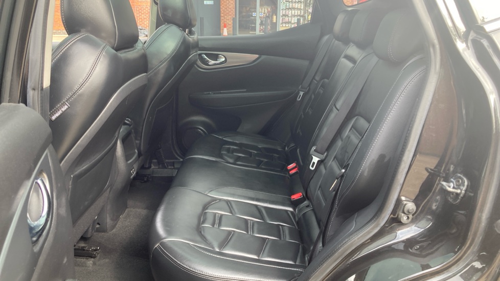 Nissan Qashqai 1.3 DiG-T 160 [157] N-Motion 5dr DCT Petrol Hatchback - Image 32
