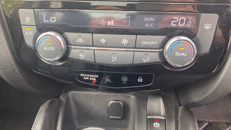 Nissan Qashqai 1.3 DiG-T 160 [157] N-Motion 5dr DCT Petrol Hatchback - Image 30