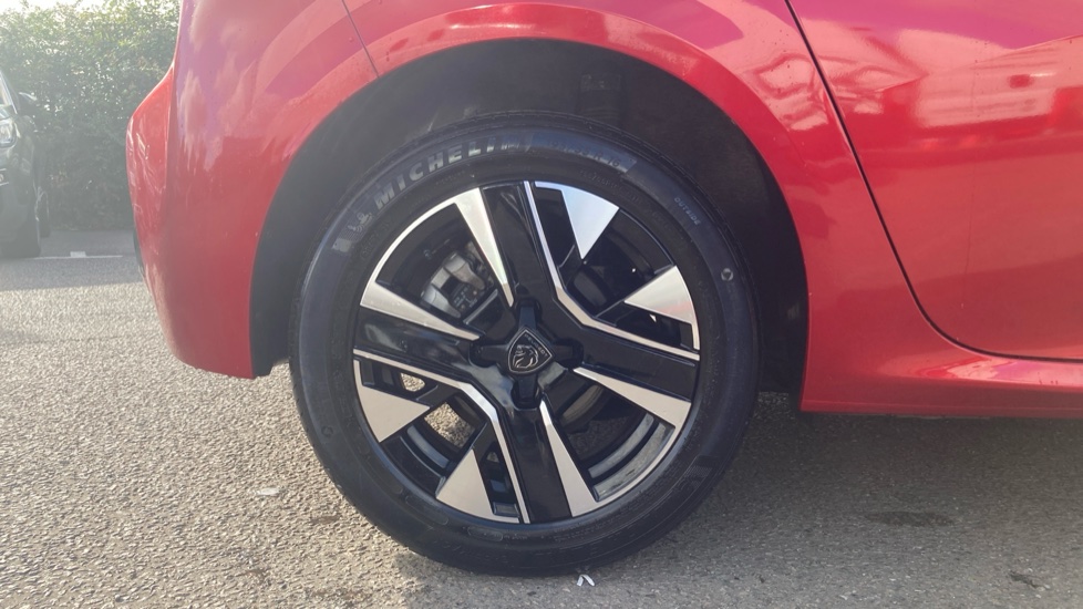 Peugeot 208 1.2 PureTech 100 Allure 5dr Petrol Hatchback - Image 10