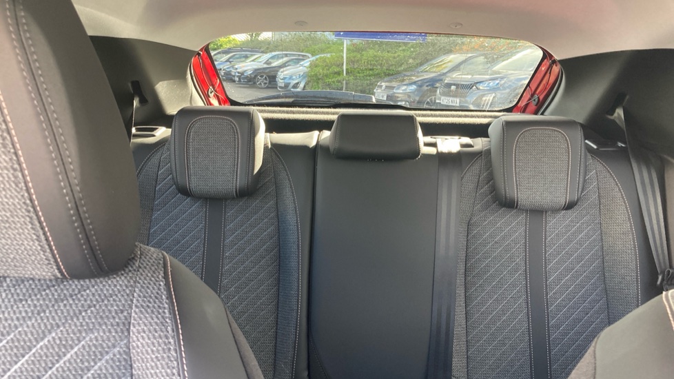 Peugeot 208 1.2 PureTech 100 Allure 5dr Petrol Hatchback - Image 29