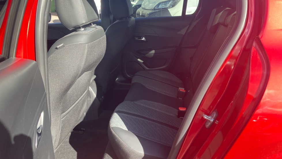 Peugeot 208 1.2 PureTech 100 Allure 5dr Petrol Hatchback - Image 30