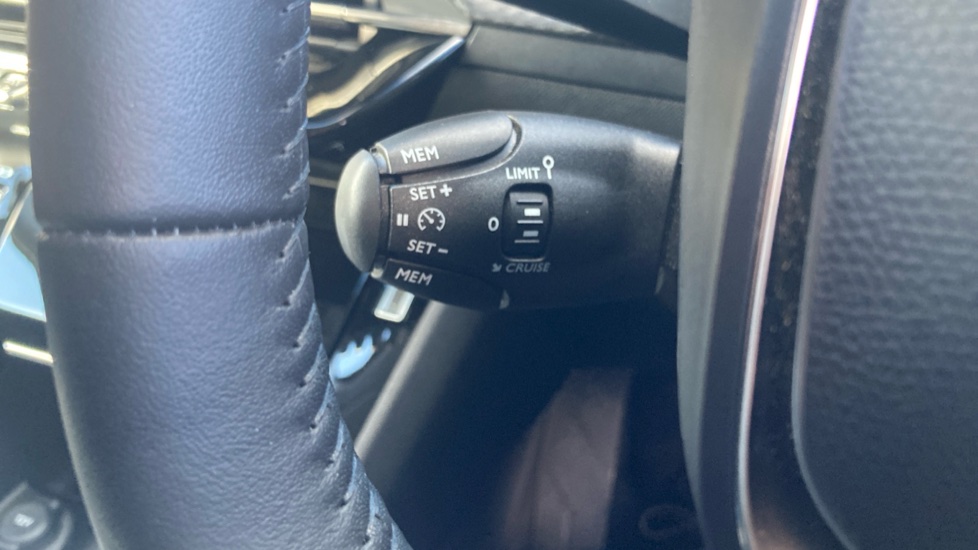 Peugeot 208 1.2 PureTech 100 Allure 5dr Petrol Hatchback - Image 17