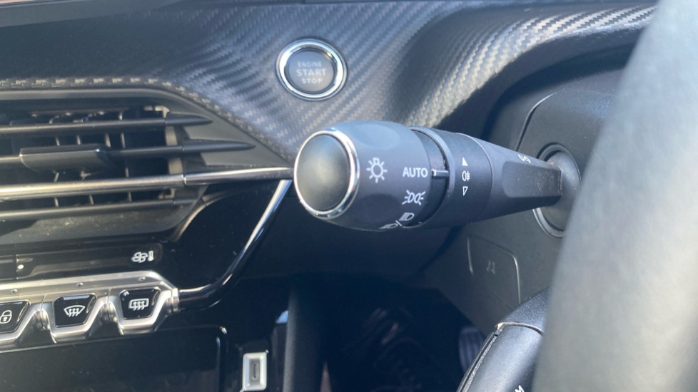 Peugeot 208 1.2 PureTech 100 Allure 5dr Petrol Hatchback - Image 18