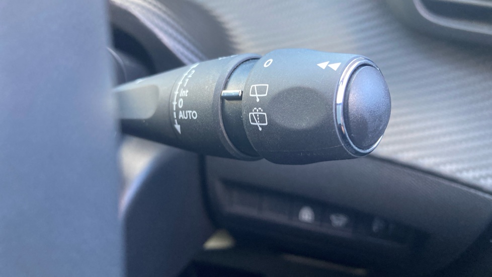 Peugeot 208 1.2 PureTech 100 Allure 5dr Petrol Hatchback - Image 21