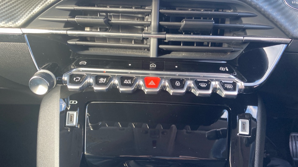 Peugeot 208 1.2 PureTech 100 Allure 5dr Petrol Hatchback - Image 26