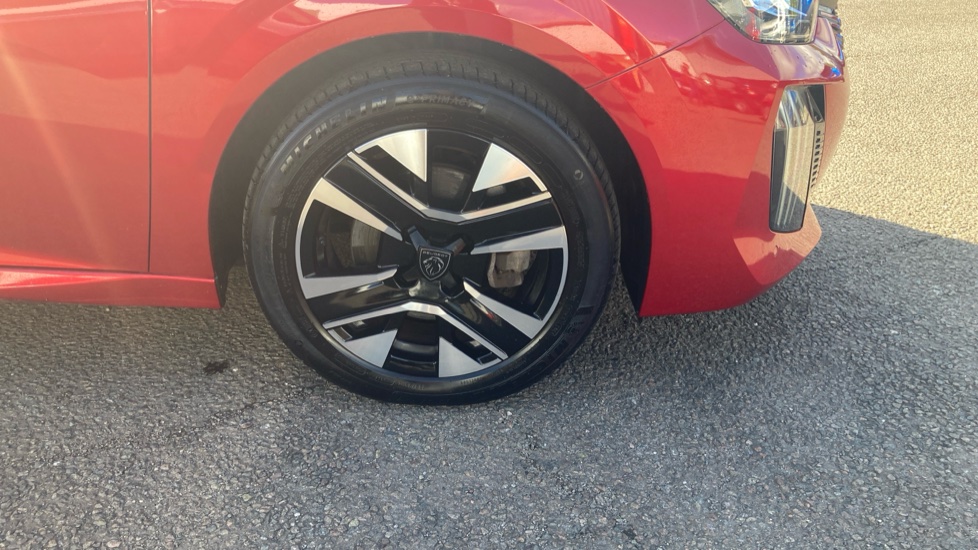 Peugeot 208 1.2 PureTech 100 Allure 5dr Petrol Hatchback - Image 9