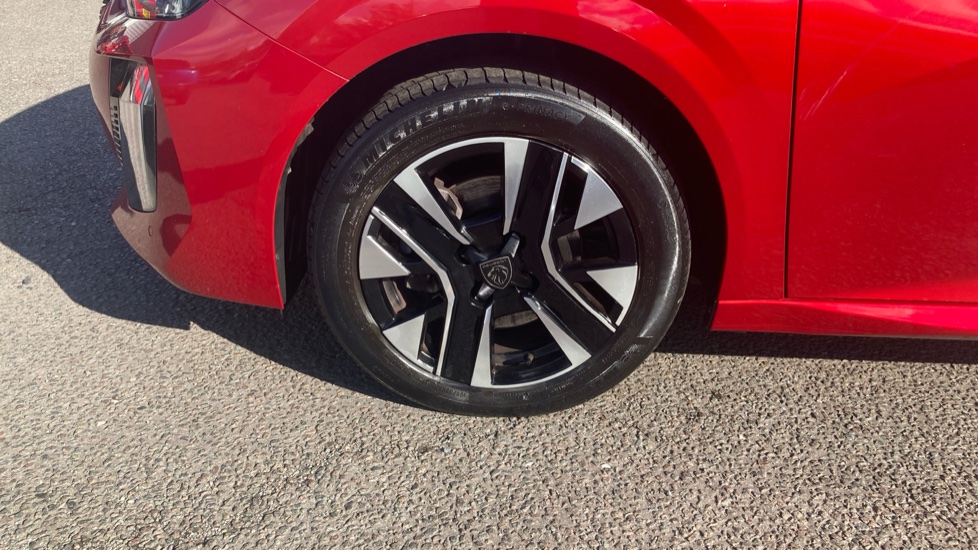 Peugeot 208 1.2 PureTech 100 Allure 5dr Petrol Hatchback - Image 8