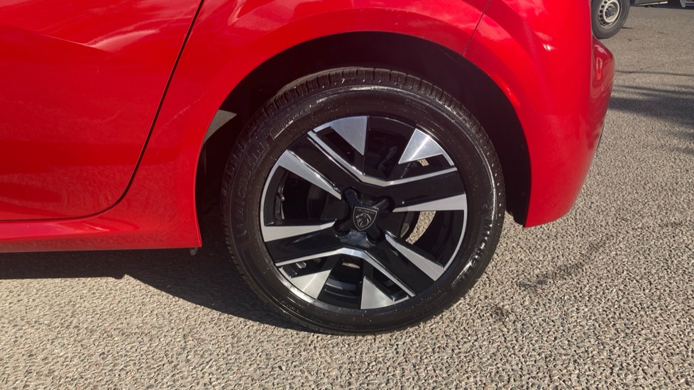 Peugeot 208 1.2 PureTech 100 Allure 5dr Petrol Hatchback - Image 11