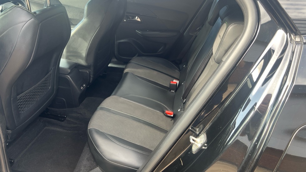 Peugeot 2008 100kW GT 50kWh 5dr Auto Electric Estate - Image 31