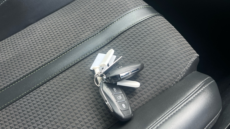 Peugeot 2008 100kW GT 50kWh 5dr Auto Electric Estate - Image 33