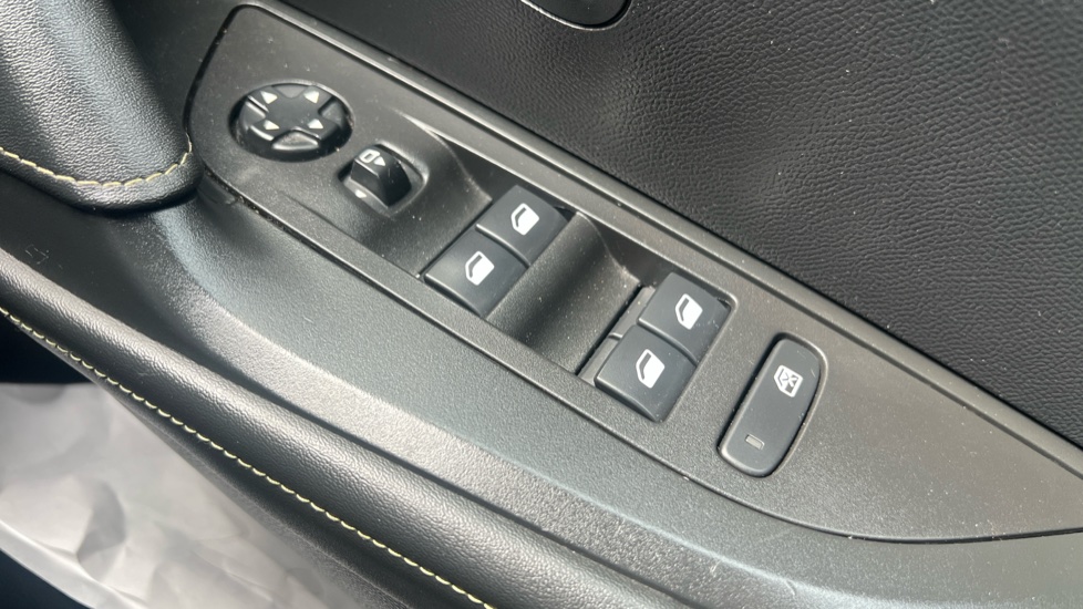 Peugeot 2008 100kW GT 50kWh 5dr Auto Electric Estate - Image 43