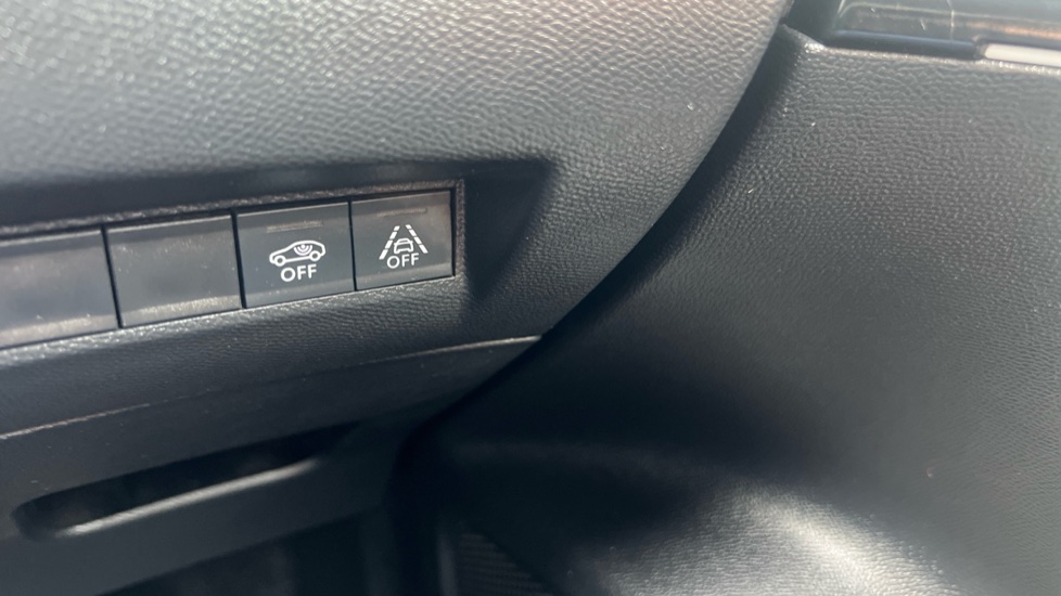 Peugeot 2008 100kW GT 50kWh 5dr Auto Electric Estate - Image 44