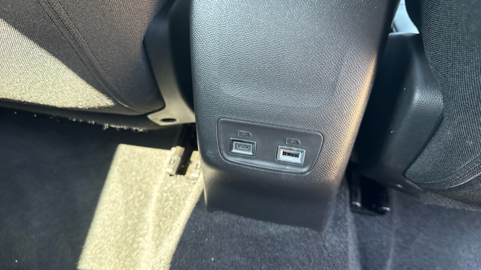 Peugeot 2008 100kW Allure 50kWh 5dr Auto Electric Estate - Image 30