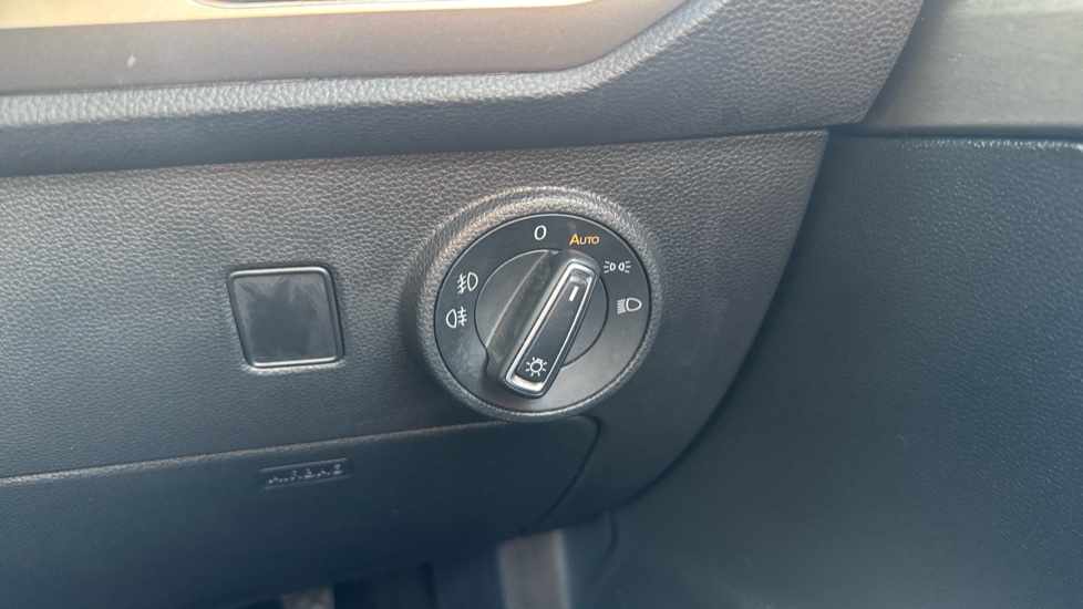 SEAT Ateca 1.5 TSI EVO Xperience 5dr Petrol Estate - Image 29