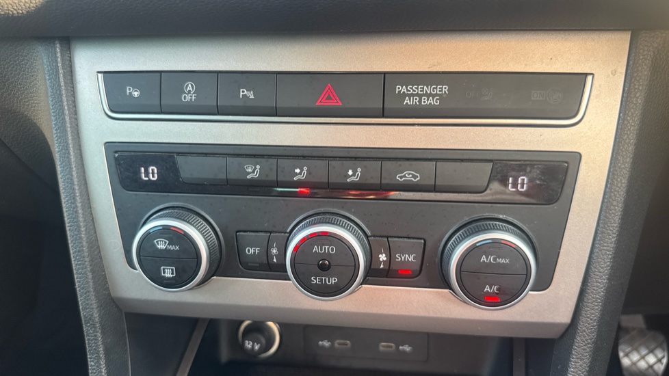SEAT Ateca 1.5 TSI EVO Xperience 5dr Petrol Estate - Image 30