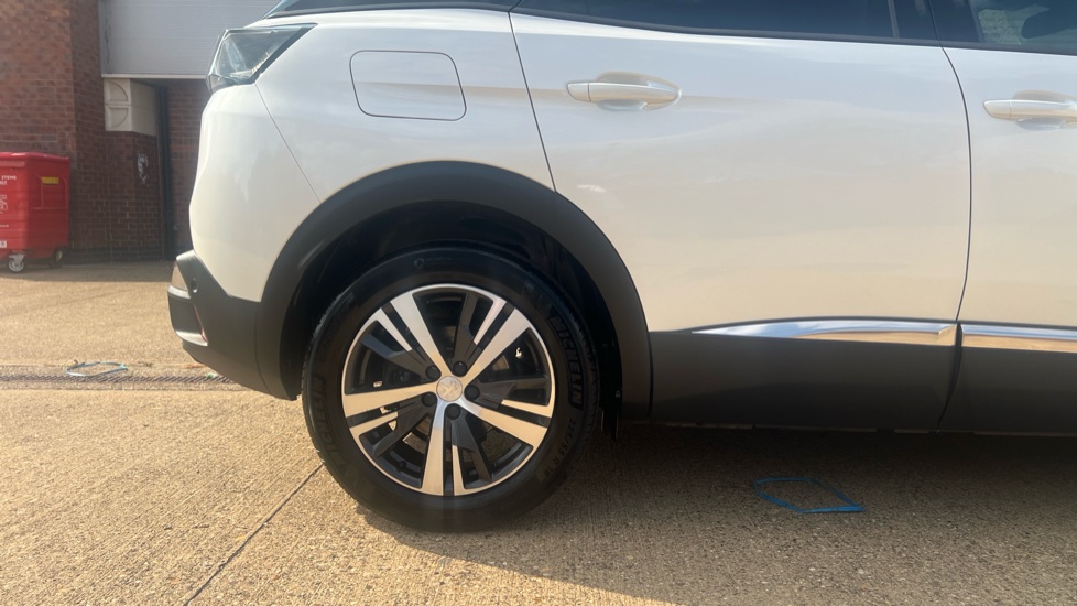 Peugeot 3008 1.2 PureTech Allure 5dr EAT8 Petrol Estate - Image 7