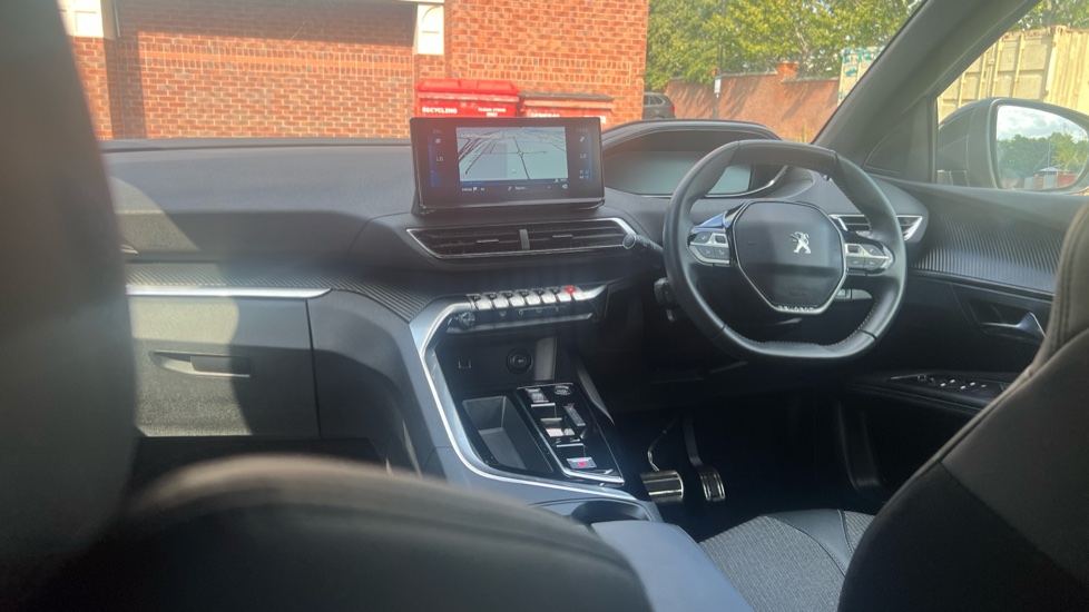 Peugeot 3008 1.2 PureTech Allure 5dr EAT8 Petrol Estate - Image 10