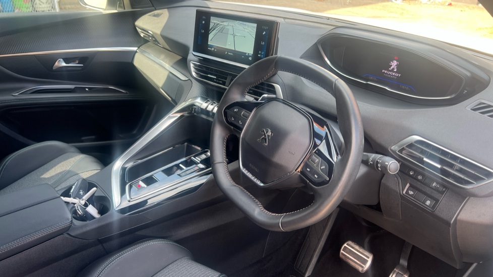 Peugeot 3008 1.2 PureTech Allure 5dr EAT8 Petrol Estate - Image 11