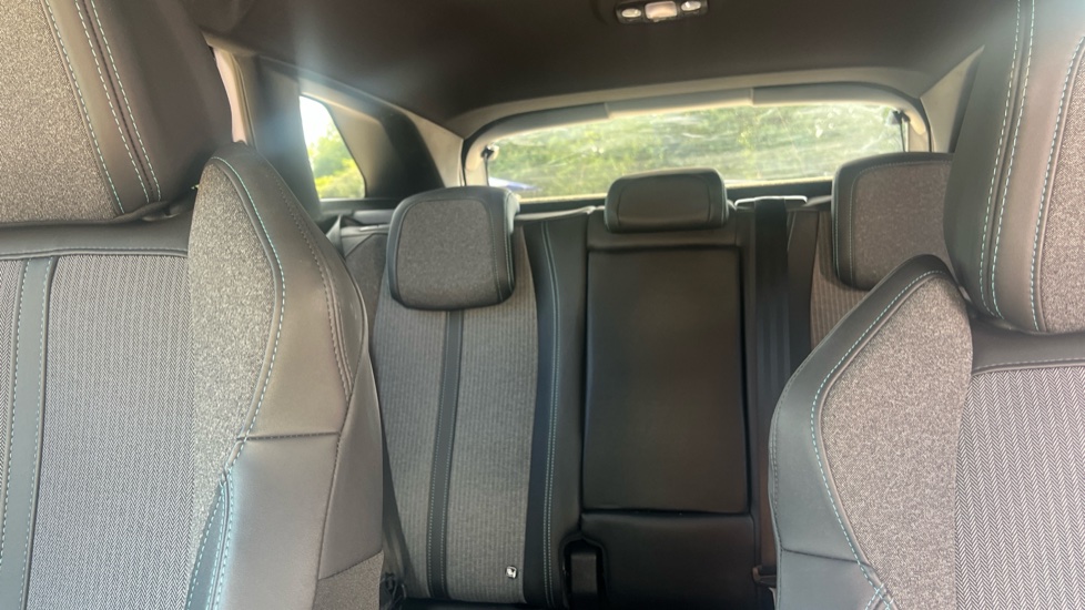 Peugeot 3008 1.2 PureTech Allure 5dr EAT8 Petrol Estate - Image 15