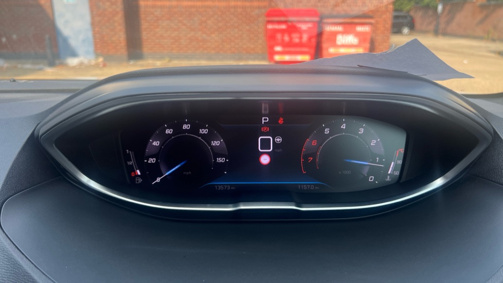 Peugeot 3008 1.2 PureTech Allure 5dr EAT8 Petrol Estate - Image 18