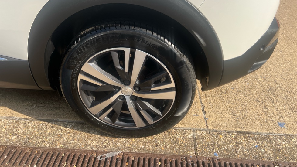 Peugeot 3008 1.2 PureTech Allure 5dr EAT8 Petrol Estate - Image 21