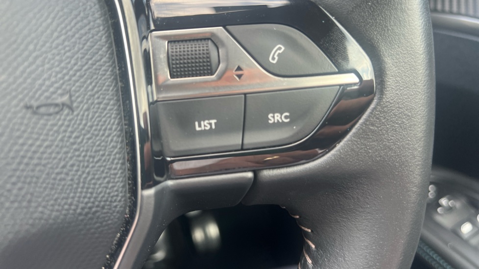 Peugeot 3008 1.2 PureTech Allure 5dr EAT8 Petrol Estate - Image 32