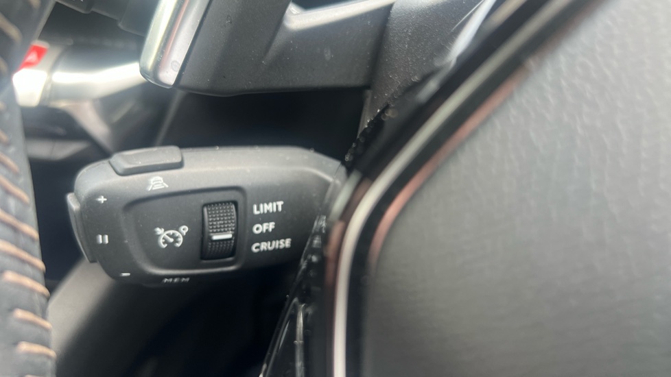 Peugeot 3008 1.2 PureTech Allure 5dr EAT8 Petrol Estate - Image 34