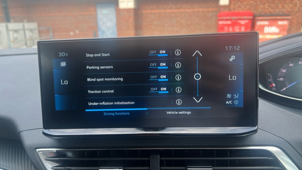 Peugeot 3008 1.2 PureTech Allure 5dr EAT8 Petrol Estate - Image 38