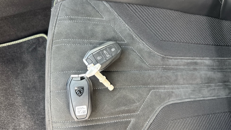 Peugeot 408 1.2 PureTech GT 5dr EAT8 Petrol Hatchback - Image 30