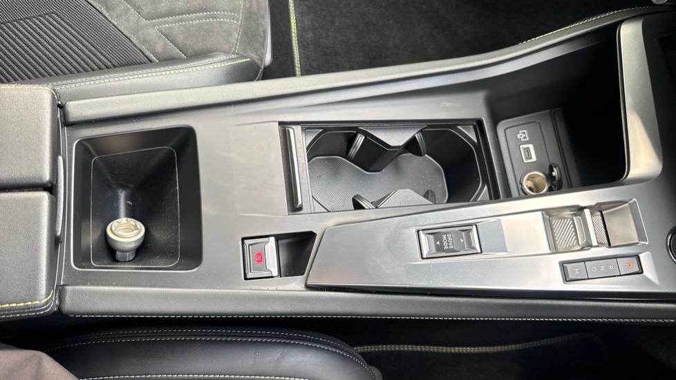 Peugeot 408 1.2 PureTech GT 5dr EAT8 Petrol Hatchback - Image 32