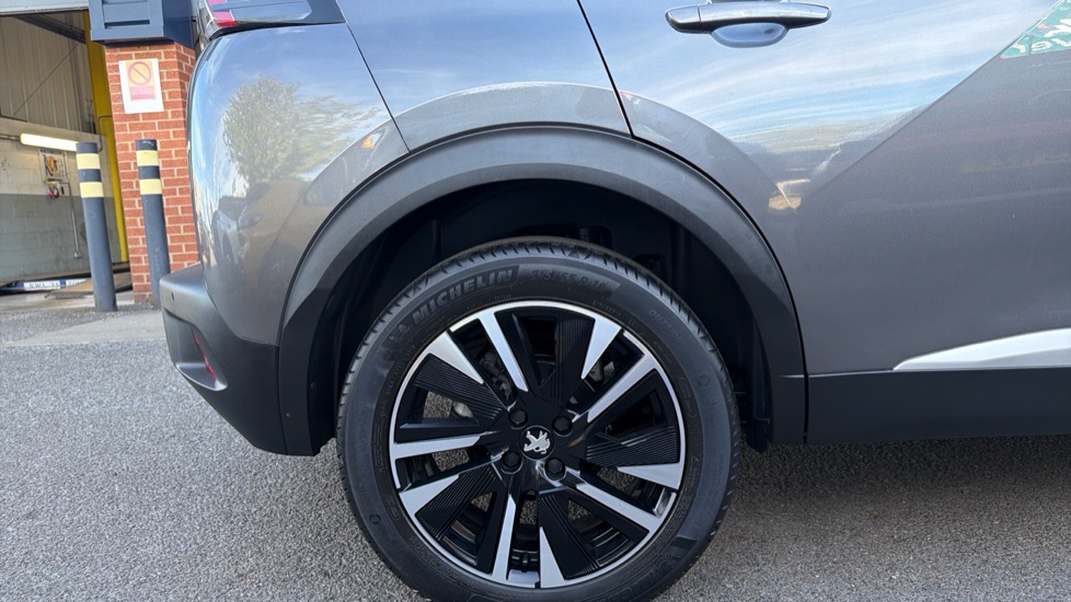 Peugeot 2008 1.2 PureTech 130 GT Line 5dr Petrol Estate - Image 9