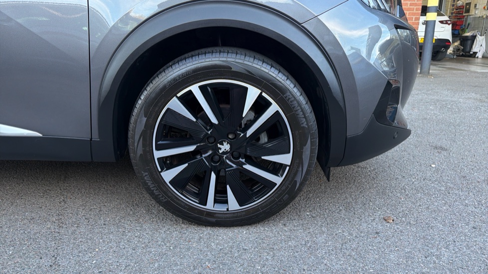 Peugeot 2008 1.2 PureTech 130 GT Line 5dr Petrol Estate - Image 12