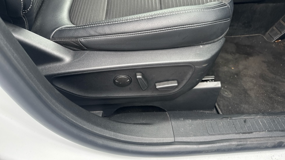 Ford Kuga 1.5 EcoBlue Titanium Edition 5dr Diesel Estate - Image 29