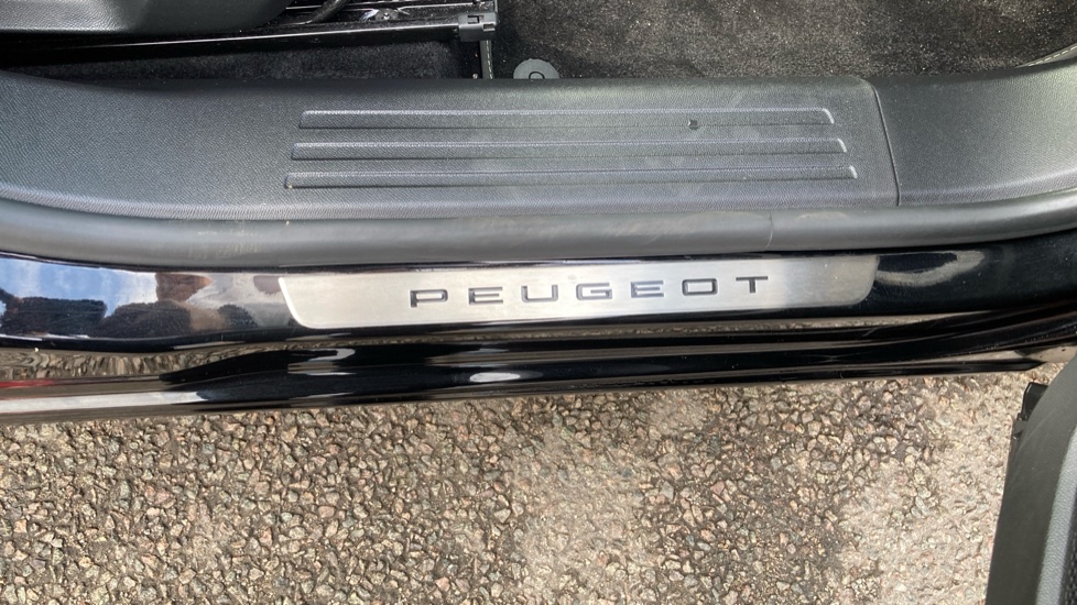 Peugeot 2008 1.2 PureTech 130 GT 5dr EAT8 Petrol Estate - Image 29