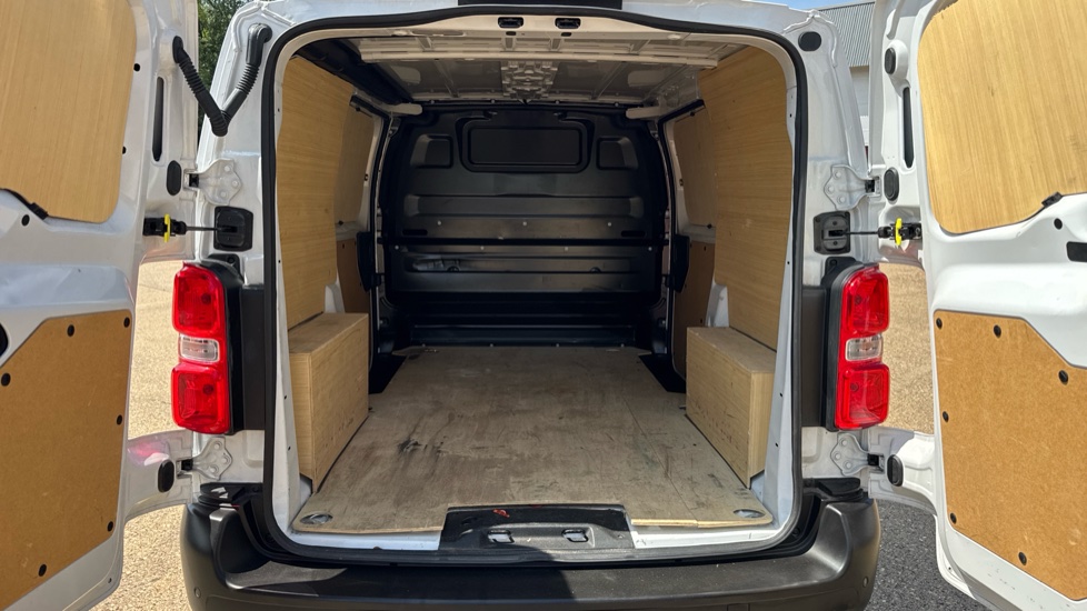 Peugeot Expert L1 Diesel 1.5 BlueHDi 120 Professional Van - Image 7